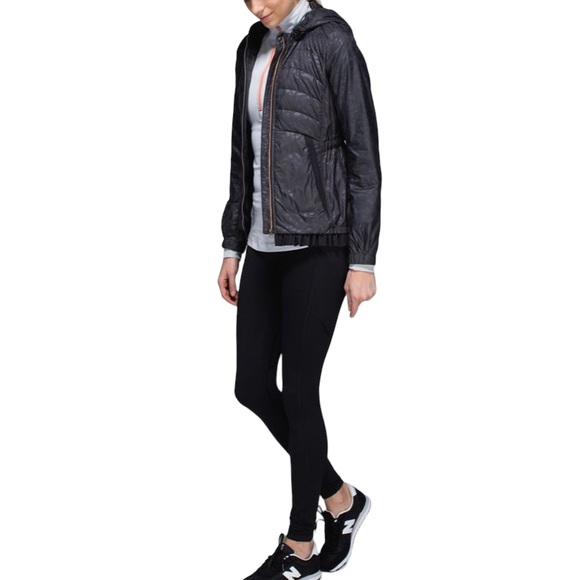 RARE:Lululemon Spring Fling Puffy Windbreaker Animal Swirl Embossed Black Size 4 - Picture 3 of 14